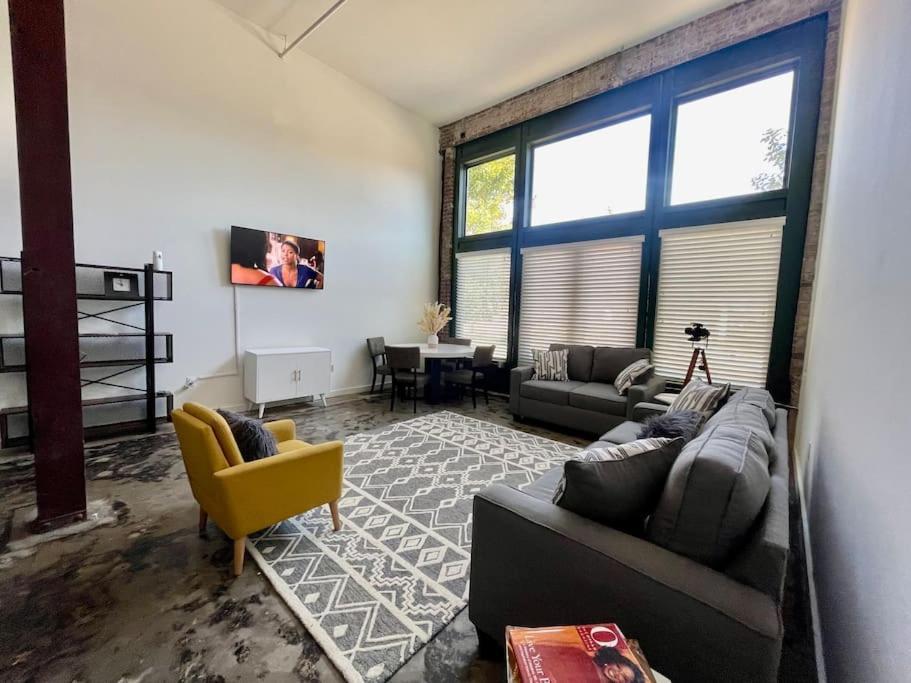 Luxury Industrial-Style Loft In Downtown Memphis Appartamento Esterno foto