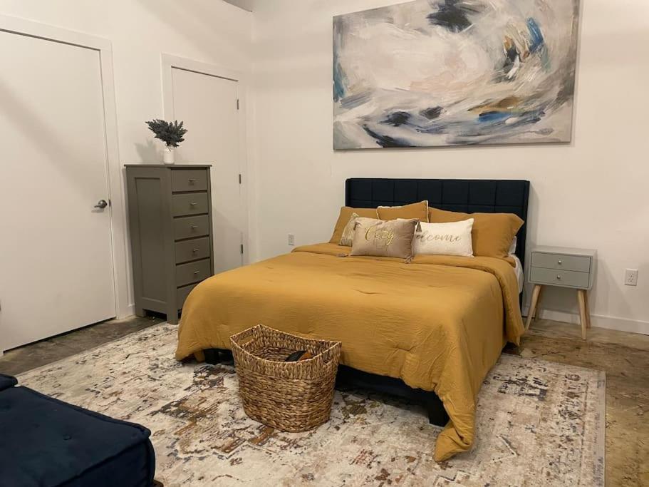 Luxury Industrial-Style Loft In Downtown Memphis Appartamento Esterno foto